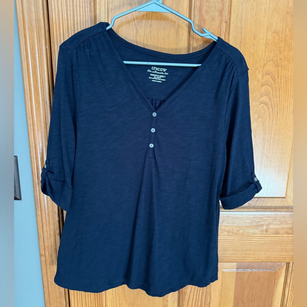 Chico’s navy v-neck cuffed sleeve top/ size medium
